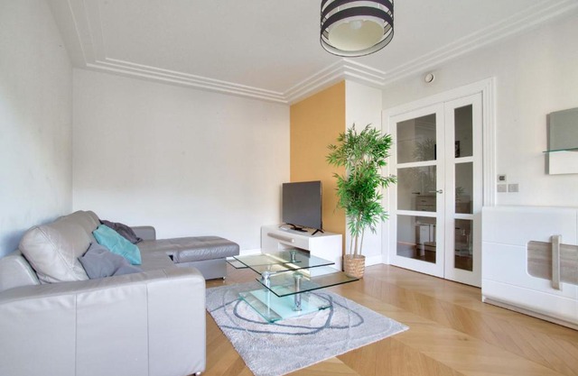 1 Bedroom Saint Germain Sevres