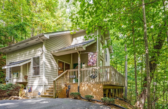 1 Bedroom, Sleeps 4, Minutes To Downtown Gatlinburg, Pool Table