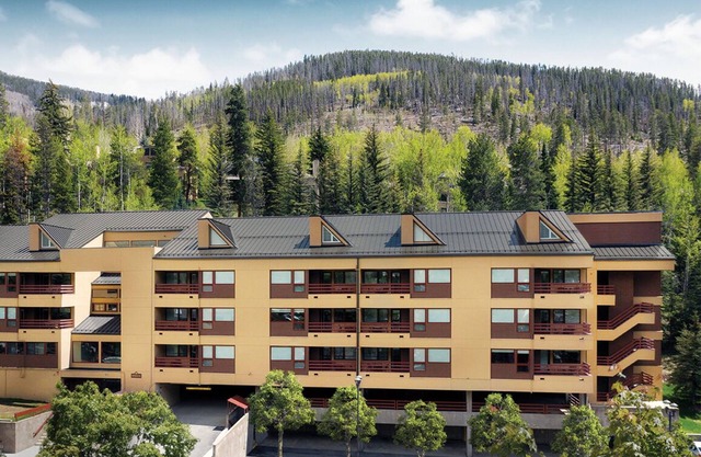 1 Bedroom, Sleeps 6, at Marriott Streamside Douglas, Vail!