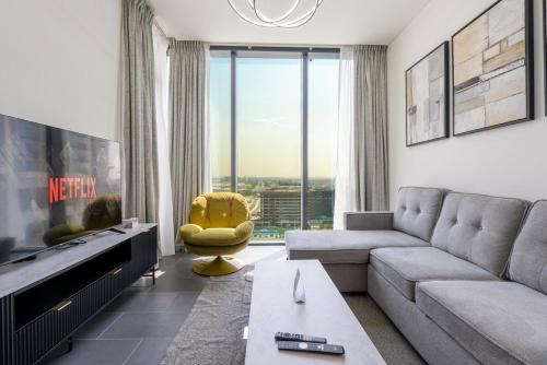 1 Bedroom with Sofa Bed, Gym, Sky Garden, Near Downtown