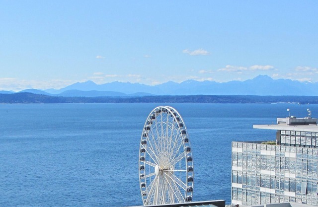 1 Block to Pike Place Market! Balcony with Water Views at Harbor Steps