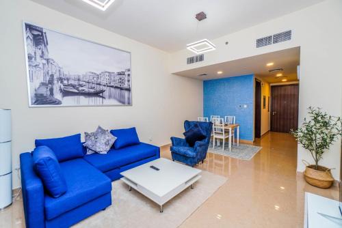 1 BR Apt, Miracle Garden with RoofTop Pool, King Bed, Gym,100mbps