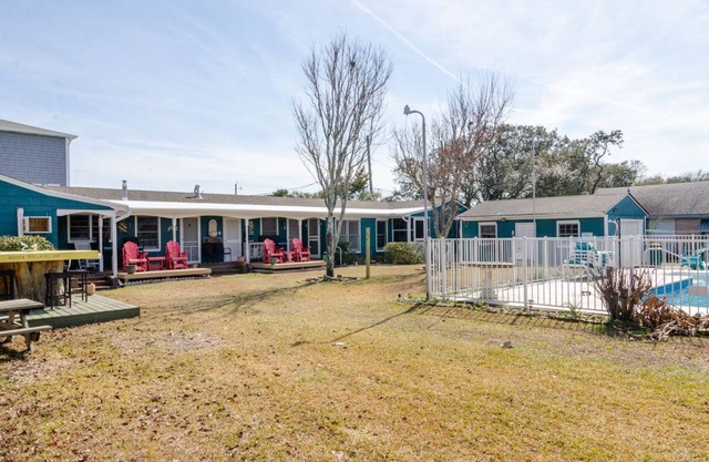 1 BR Efficiency in Private Historic Motel w pool!