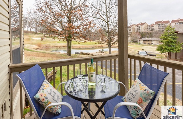 1-BR Updated Condo with a View ~ Pet Friendly ~ 2 Pools ~ FREE TICKETS INCLUDED! (PR38-1)