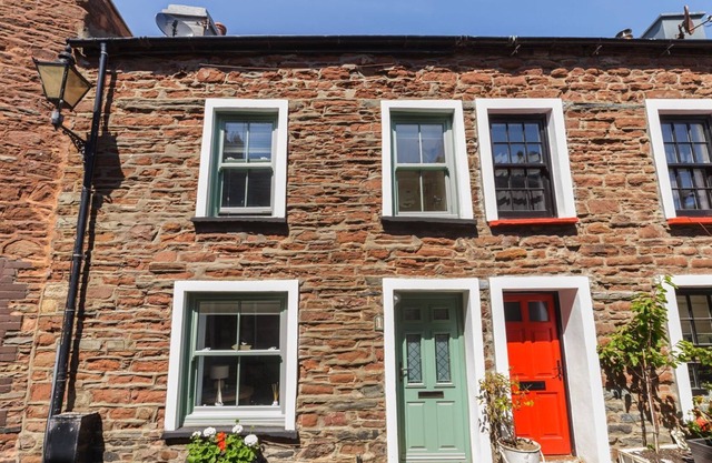 1 Charles Street - a holiday cottage that sleeps 3 guests in 2 bedrooms