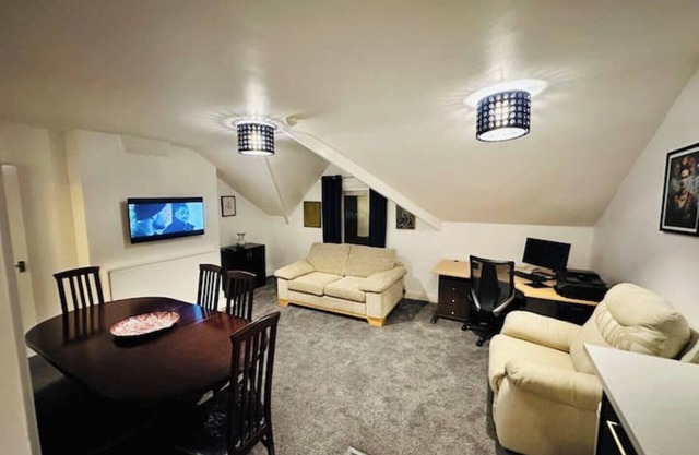 1 Luxe Exec Bedroom Apt Derby