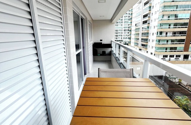 1 min from the beach with pool, air conditioning, pet and kids area. Gym/games room