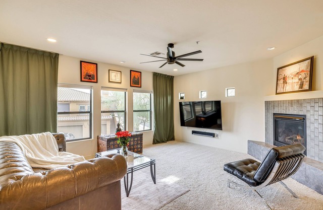~ 1 Mi to Desert Ridge Marketplace: Phoenix Condo!