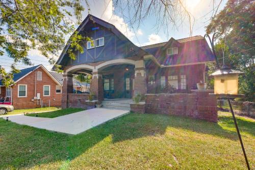 1 Mi to Dtwn Welcoming Macon Home with Yard