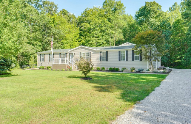 1 Mi to Geneva SP: Family Home w/Game Room & Yard