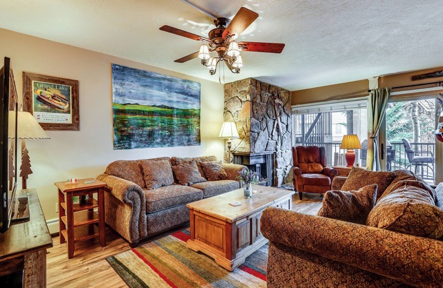 1 Mi to Marina: Frisco Condo w/Mtn-View Balcony!