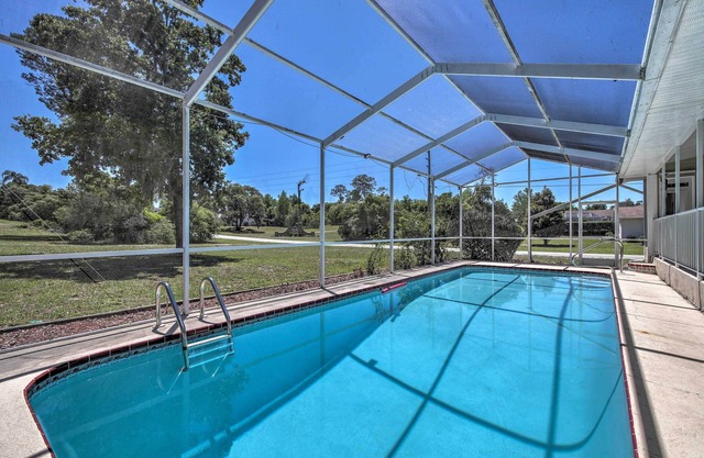 1 Mi to Weeki Wachee: Home w/Pool in Spring Hill