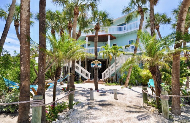 1 Min to Beach, New Luxury pool home, Gulf sunrise and sunsets, club option