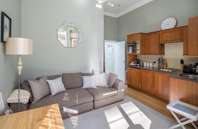 1 minute from Sloane square Homm walkable to Harrods and Kings Road