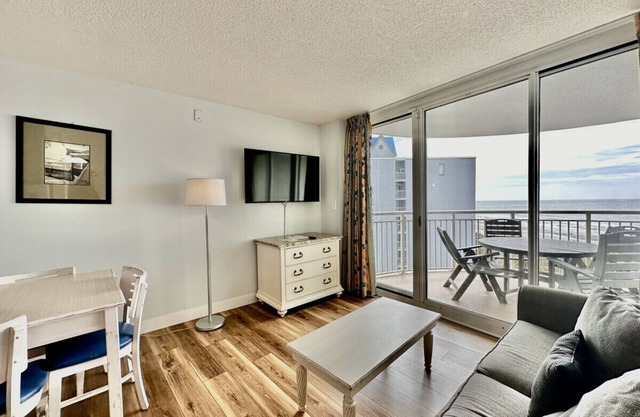 #1 rated hotel in North Myrtle Beach 1 Bedroom Pools restaurant bars private beach 0613