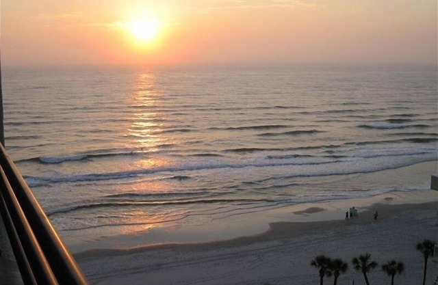 10/10 EXCEPTIONAL!-164 REVIEWS-DAYTONA BEACH-2BD/2BA-RENOVATED-WELL STOCKED