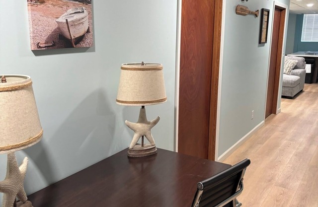 10 Beds-Sleeps 14-Erie Bluez Suite