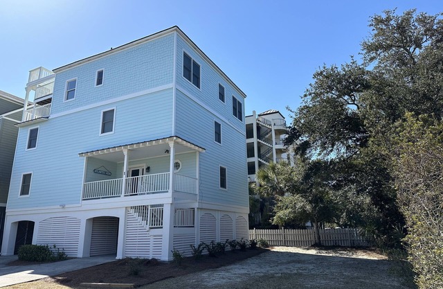 10 BR & 6 BA-Sleeps 22- recently renovated