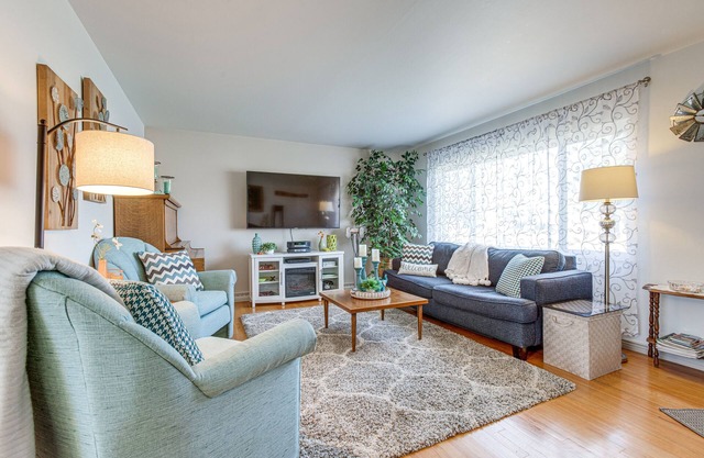 10 Mi to Dtwn Denver: Home w/Large Yard & Patio