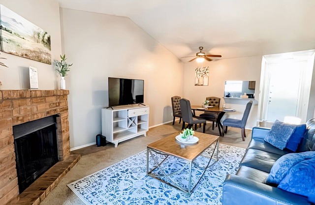 10 Min to Downtown: Pet-friendly, TV with Parking
