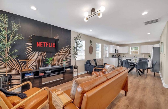 10 Min Walk to DT Davidson|Game Room|Firepit|Pets