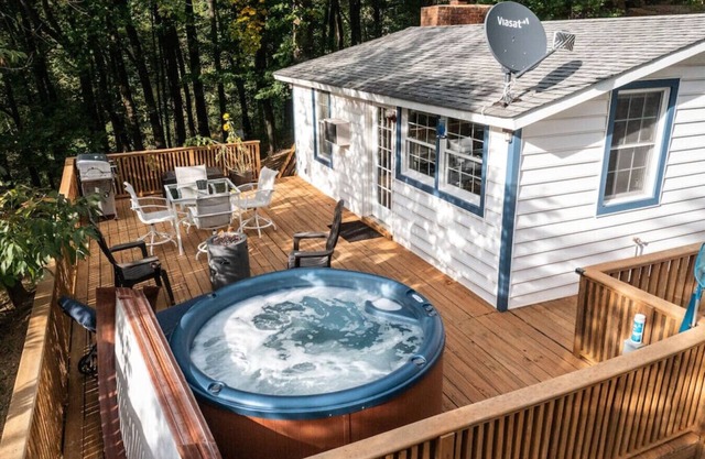 10 mins from Shenandoah National Park ~ Cozy Cabin