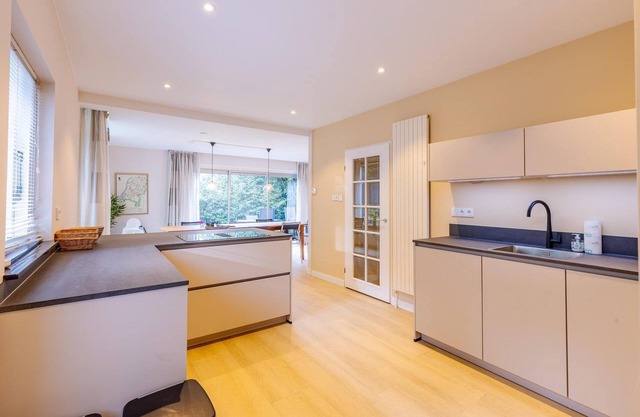 10-person detached holiday home in Oostkapelle
