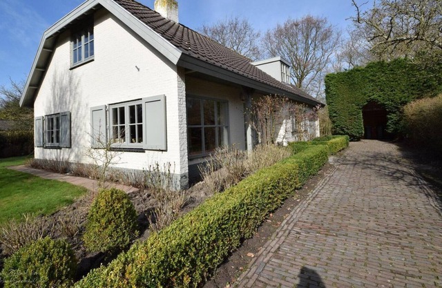 10-person detached holiday home in Oostkapelle
