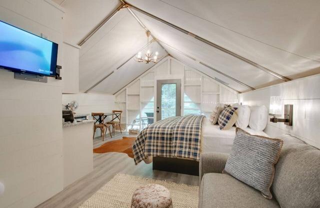 #10 The Lodge Luxury Glamping Tent Hunting Theme