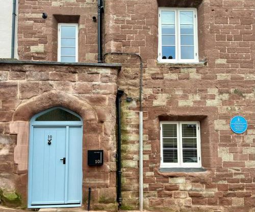 10 Wye Street - A sophisticated riverside home for 6 in Ross on Wye