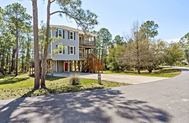 100+ 5-STAR Reviews: Family Home 5 Min. Walk to Beach Neighborhood Pool & Tennis