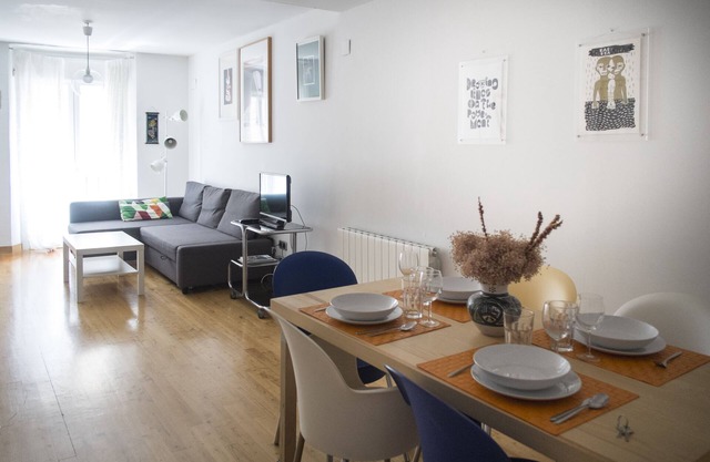 100 m2 apartment in quiet street above the historic district, two minutes from everything