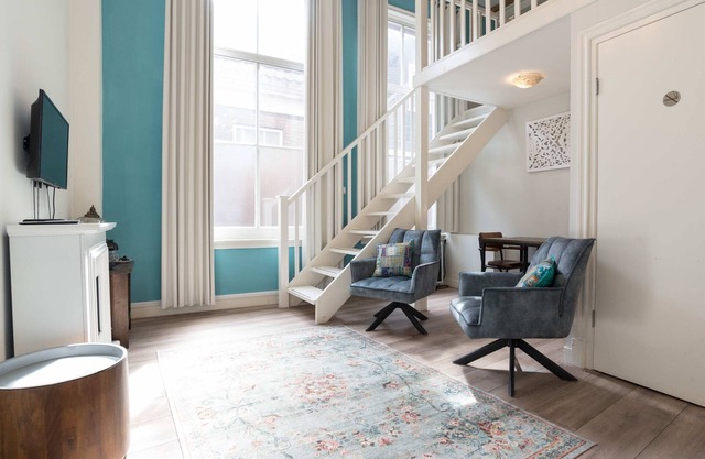 1001 Nights Boutique Lofts - Large 6 Person Room