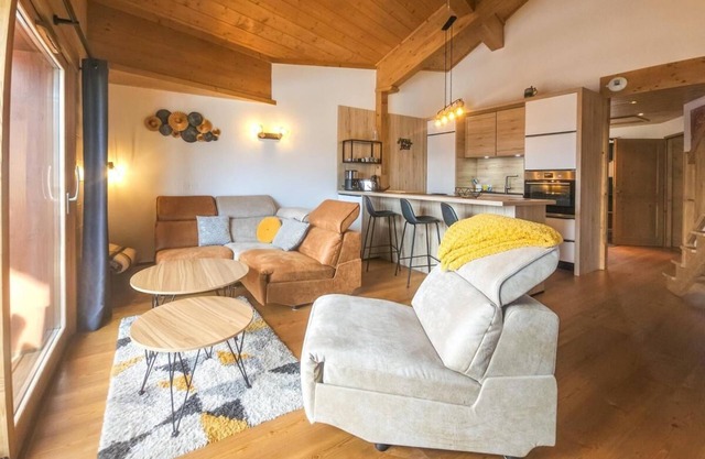 100m from ski slopes, terrace, balcony, parking, tv, ski locker, 76m², Saint Martin de Belleville