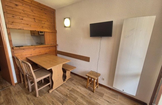 100m from resort center, 3rd floor, balcony, tv, ski locker, 18m², Tignes