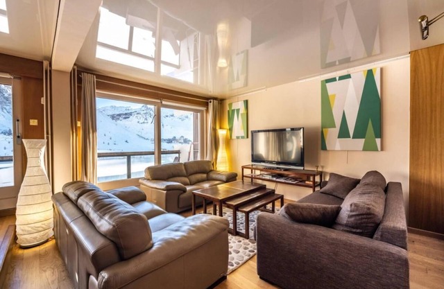 100m from resort center, 5th floor, view lake, tv, ski locker, 85m², Tignes