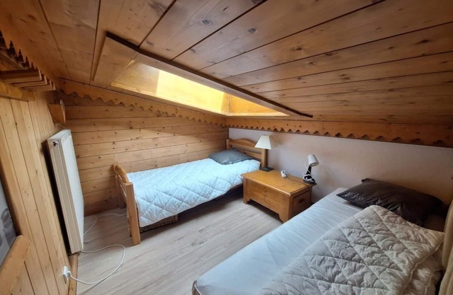 100m from shops, 5th floor, view valley, balcony, tv, 58m², Les Arcs