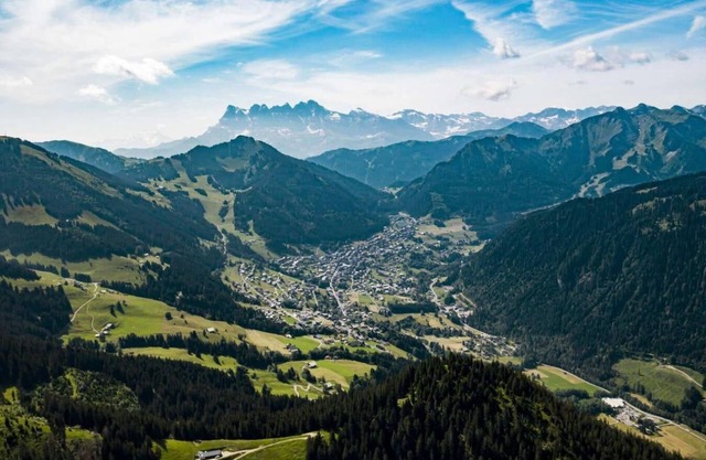 100m from ski lifts, 3rd floor, balcony, parking, tv, ski locker, 25m², Châtel