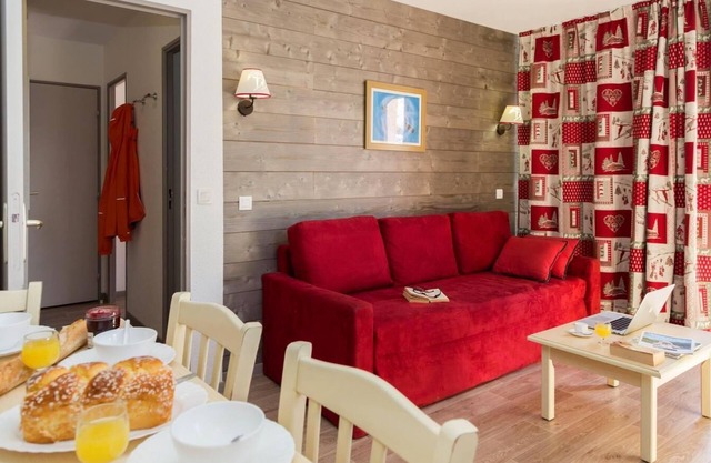 100m from ski slopes, tv, ski locker, 24-28m², Valmeinier
