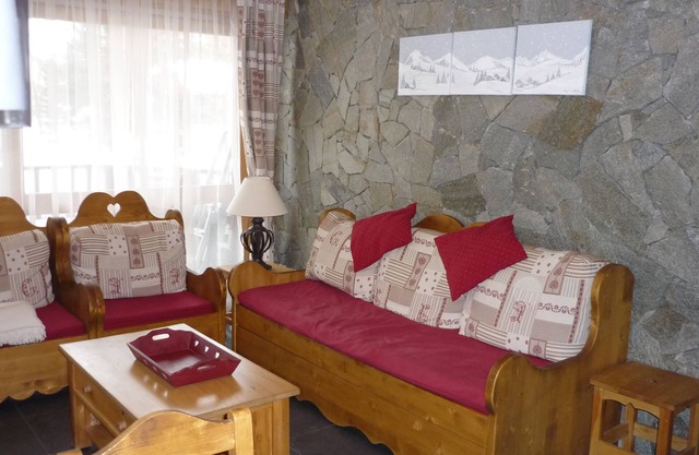100m from the chairlift of the devil, discount ski passes and equipment rental