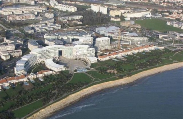 100m from the sea, T2 in residence