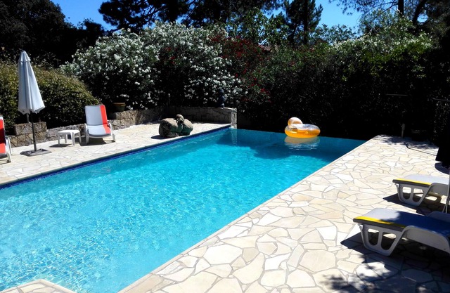 100m² apartment in villa with pool and private garden, 4 persons, 800m sea