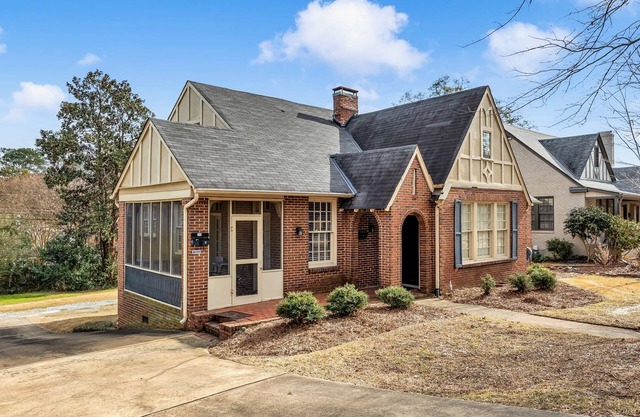 102 year old historic home in quiet park district comfy and quiet