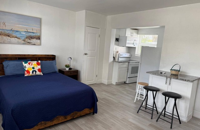 104 Cozy Studio - River Views & Prime Location