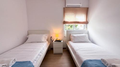105 - Beachside Renovated 1BR apt 5 min from Beach