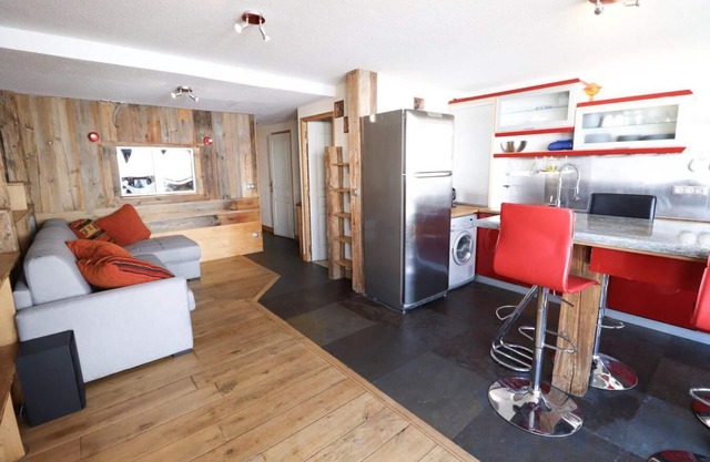 10m from resort center, 1st floor, view resort, tv, ski locker, 54m², Tignes