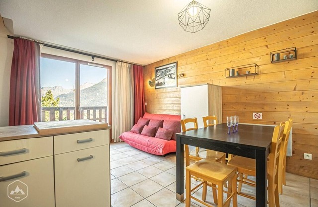 10m from ski slopes, 1st floor, balcony, tv, ski locker, 36m², Aussois