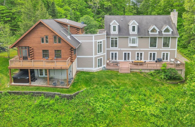 11,000sqft sleeps 29, POOL! lake swimming & fishing, hot tub, sauna, 130 acres!