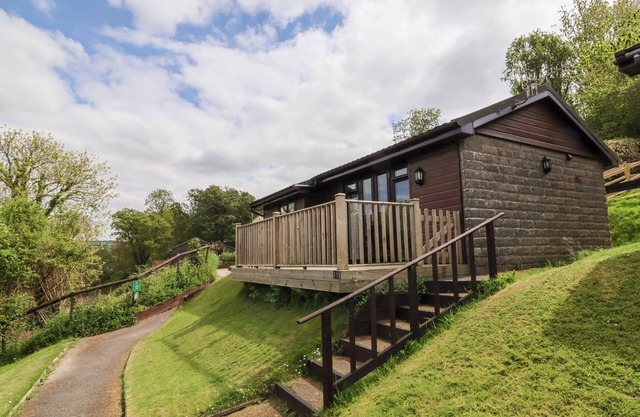 11 MANLEIGH PARK, pet friendly, with a garden in Combe Martin