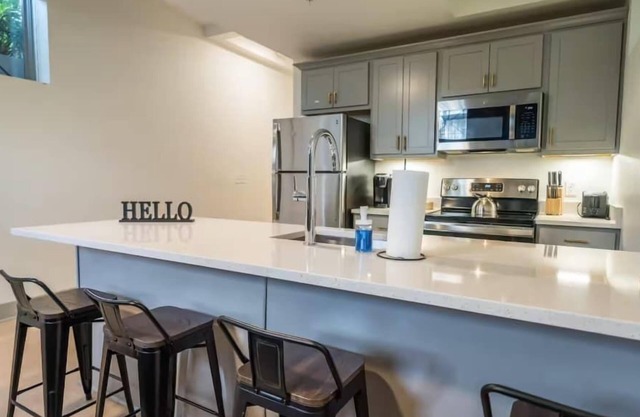 11-Unit Cozy Loft w/Free Parking | Med District